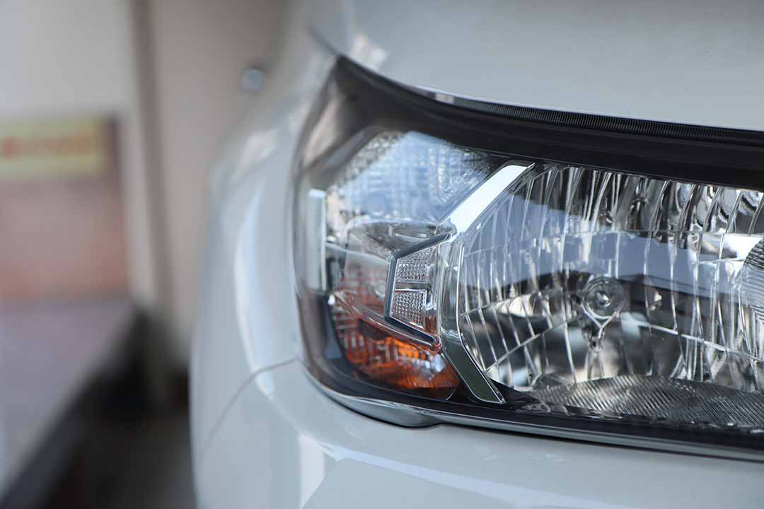 Front headlight of an automobile 